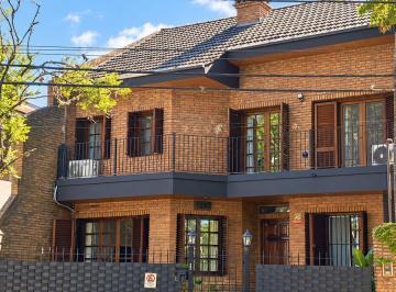 Casa · 320m² · 5 Ambientes · 2 Cocheras · Casa en Punta Chica