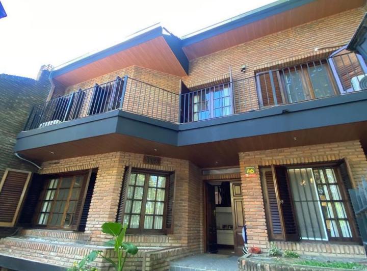 Casa · 320m² · 5 Ambientes · 2 Cocheras