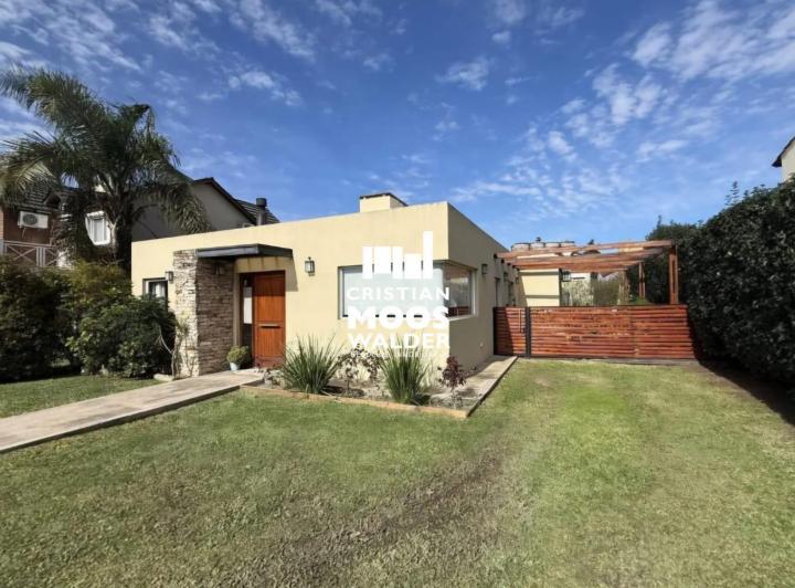 Casa · 105m² · 4 Ambientes · 1 Cochera