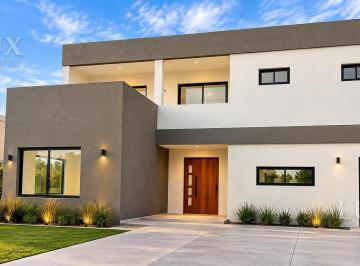 Casa · 280m² · 5 Ambientes · 3 Cocheras · Casa en Venta