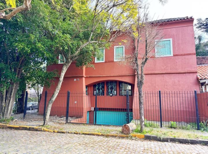 Casa · 367m² · 6 Ambientes · 2 Cocheras