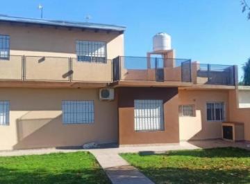 Casa · 110m² · 5 Ambientes · 1 Cochera · Casa en Venta - 3 Dorm. 1 Baño - 417 m² - Berisso