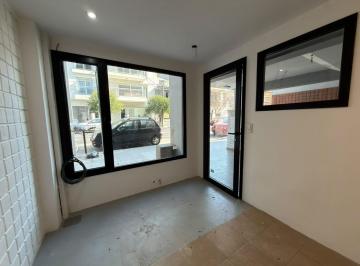 Local comercial · 50m² · 2 Ambientes · Local Comercial - Arenales 2600