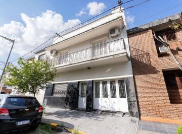 Casa · 200m² · 6 Ambientes · 1 Cochera · Casa en Alquiler – Barrio Candioti Sur.