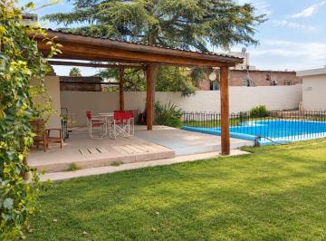 Casa · 235m² · 7 Ambientes · 2 Cocheras · Casa en Venta en Vistalba – Lujan de Cuyo