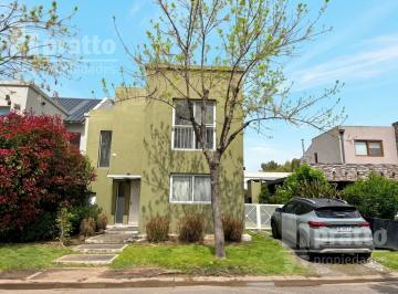Casa · 150m² · 4 Ambientes · 1 Cochera · Casa en Venta de 3 Dorm. en Los Alamos
