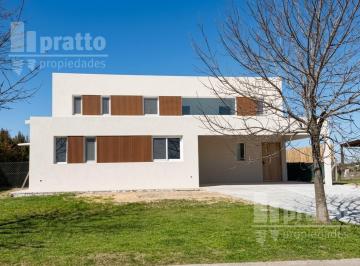 Casa · 256m² · 6 Ambientes · 2 Cocheras · Casa en Venta de 4 Dorm. en El Cantón Golf