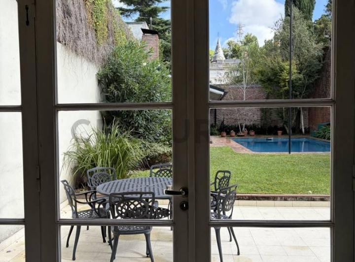 Casa · 420m² · 5 Ambientes · 2 Cocheras