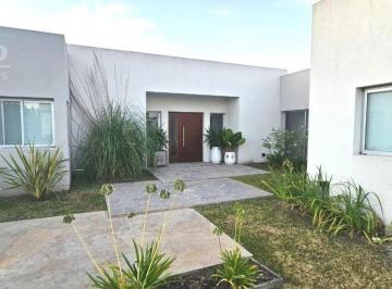 Casa · 174m² · 4 Dormitorios · Excelente Casa en Lote Interno en San Rafael!
