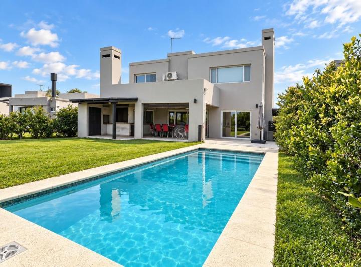 Casa · 190m² · 4 Ambientes · 2 Cocheras