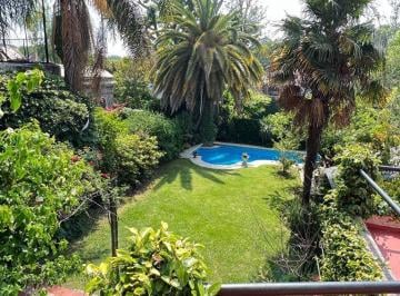 Casa · 270m² · 6 Ambientes · 1 Cochera · Casa con Este Jardín Alquiler Anual - 3 Dorm.