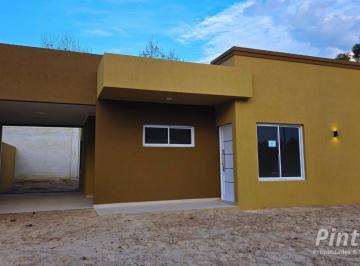 Casa · 72m² · 3 Ambientes · 1 Cochera · Casa a Estrenar a Pocos m de Acceso Dr. Bastián. San Jose.