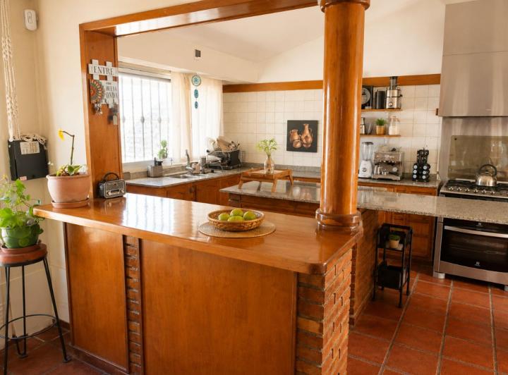 Casa · 350m² · 6 Ambientes · 3 Cocheras