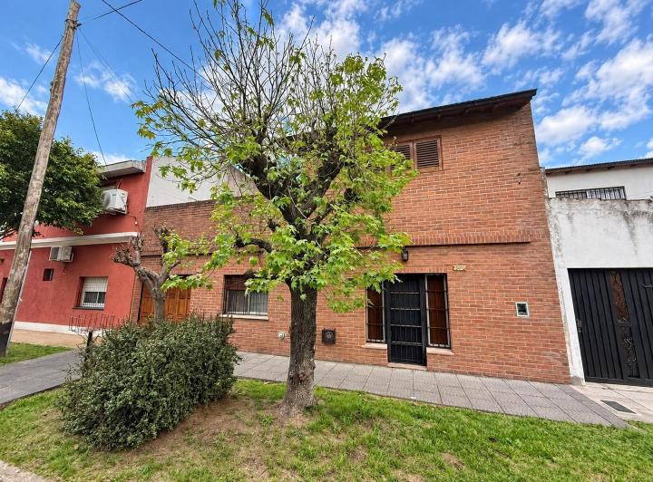 Casa · 108m² · 4 Ambientes · 1 Cochera