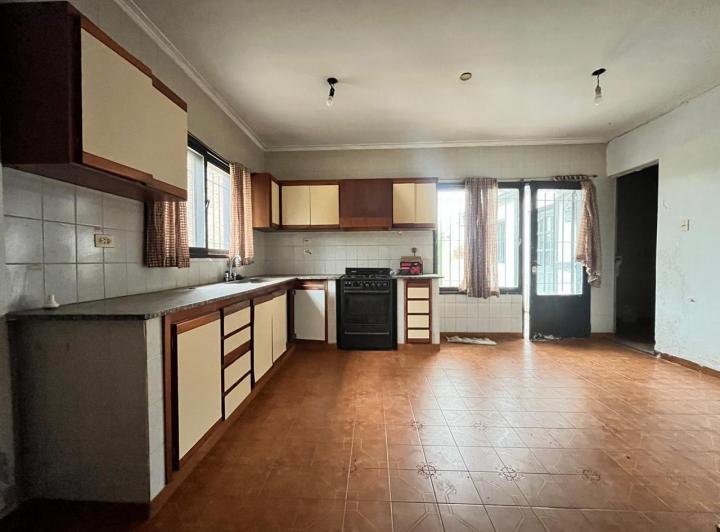 Casa · 98m² · 2 Dormitorios · 3 Cocheras