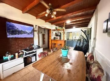 Casa · 154m² · 5 Ambientes · 1 Cochera · Casa en Venta - 4 Ambientes - Bernal