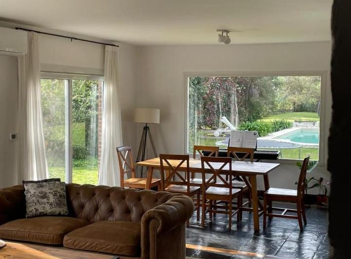 Casa · 270m² · 5 Ambientes · 2 Cocheras