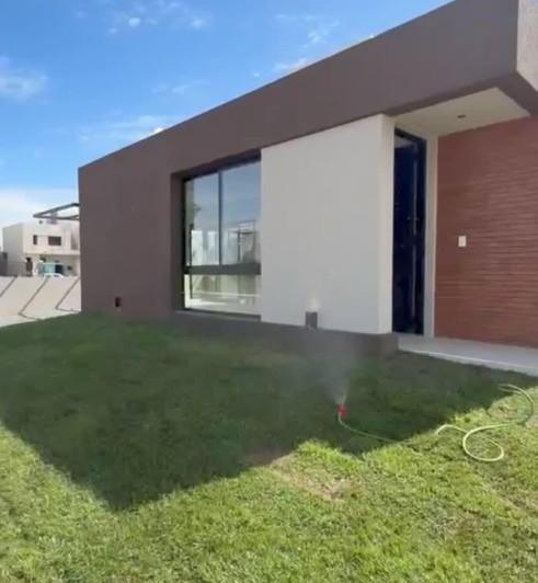Casa · 60m² · 4 Ambientes · 2 Cocheras