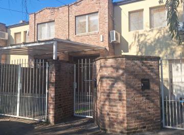 Departamento de 3 ambientes, La Plata · Duplex en Los Hornos - 2 Dorm. con Cochera y Patio
