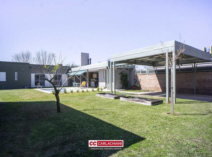 Casa · 135m² · 6 Ambientes · 3 Cocheras