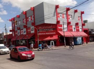 Local comercial , Lanús · Alquiler - El Mejor Local en La Zona, 3 Ptas, Todo Vidriera, en Esquina - 450 m de Salon de Ventas