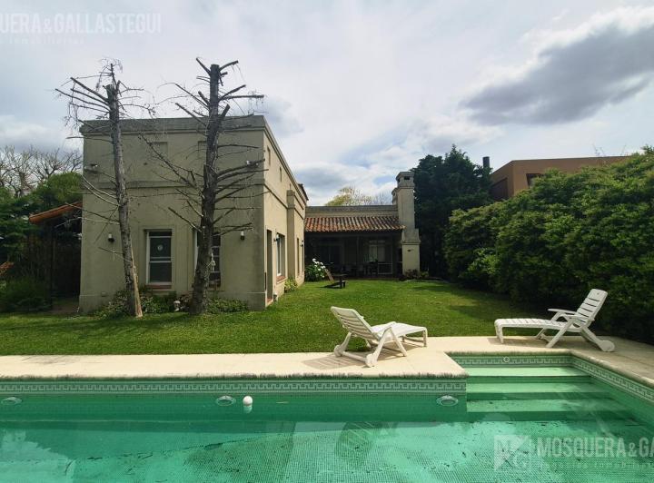 Casa · 186m² · 5 Ambientes · 2 Cocheras