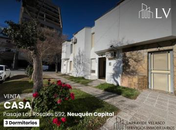 Casa · 90m² · 7 Ambientes · 1 Cochera · Casa en Venta - 3 Dorm.