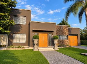 Casa · 241m² · 4 Ambientes · 2 Cocheras · Venta Casa Barrio Cerrado Cardales
