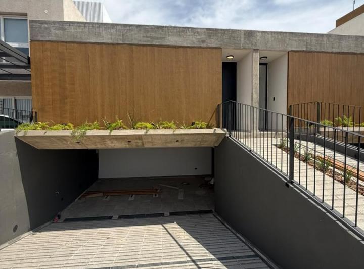 Casa · 139m² · 4 Ambientes · 2 Cocheras