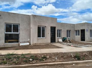 Casa · 65m² · 3 Ambientes · 2 Cocheras · Casa en Venta en Calle Ernesto Guevara y Los Ciruelos