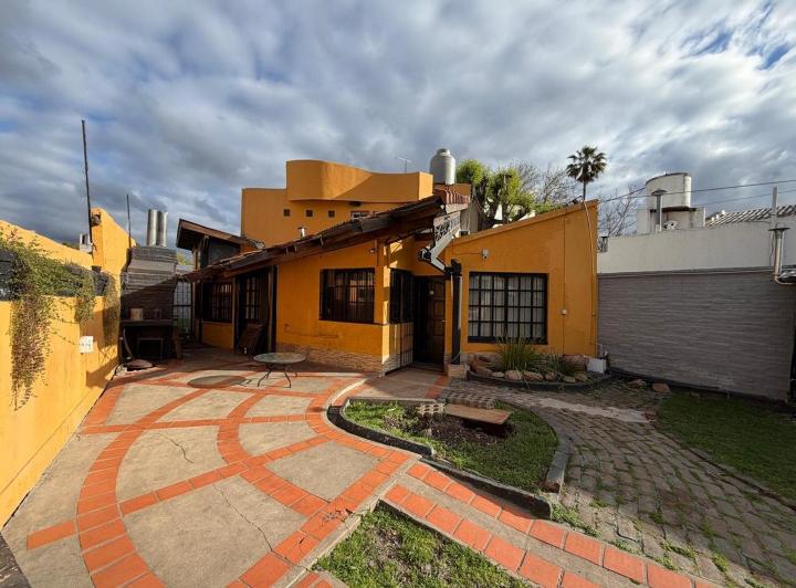 Casa · 137m² · 3 Ambientes · 4 Cocheras