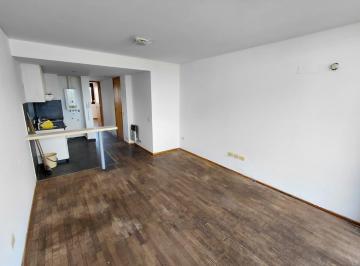 Departamento · 40m² · 2 Ambientes · Departamento 1 Dormitorio Semipiso Al Frente C/ Balcón
