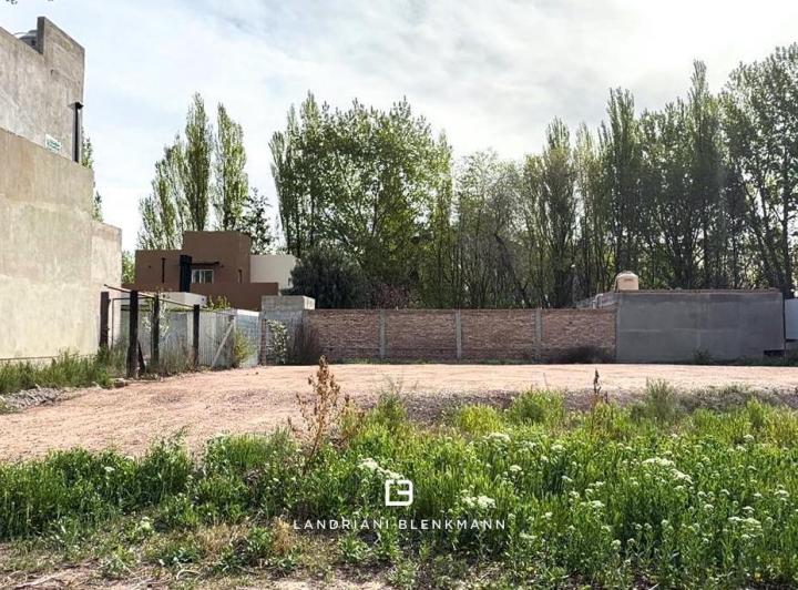 Terreno · 296m²