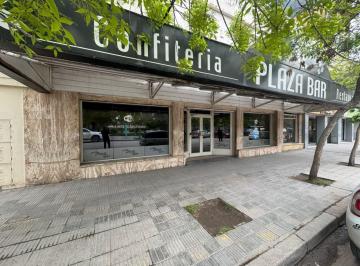 Local comercial · 238m² · 4 Cocheras · Local en Alquiler con Amplio Galpon/deposito