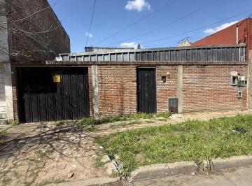 Bodega-Galpón · 3 Ambientes · Galpón con Departamento en Zona Industrial