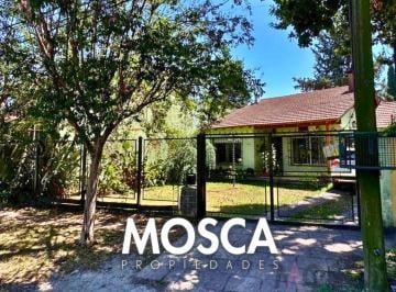 Casa · 135m² · 4 Ambientes · 3 Cocheras · Casa en Venta Moreno Norte con Pileta