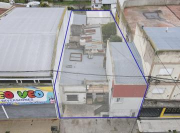 Casa · 230m² · 4 Ambientes · 1 Cochera · Casa y Tres Departamentos Semicentro. Tandil