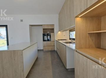 Casa · 169m² · 5 Ambientes · 2 Cocheras · Casa 5 Ambientes Santa Elisa - Pilar del Este