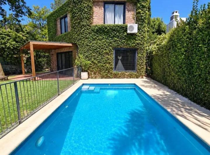 Casa · 175m² · 4 Ambientes · 5 Cocheras