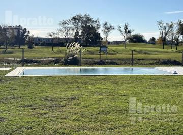 Casa · 220m² · 5 Ambientes · 1 Cochera · Casa en Venta de 4 Dorm. en El Cantón Golf