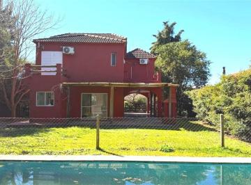 Casa · 143m² · 4 Ambientes · 1 Cochera · Casa en San Agustin - 3 Dormitorio - Pileta - Para Actualizar