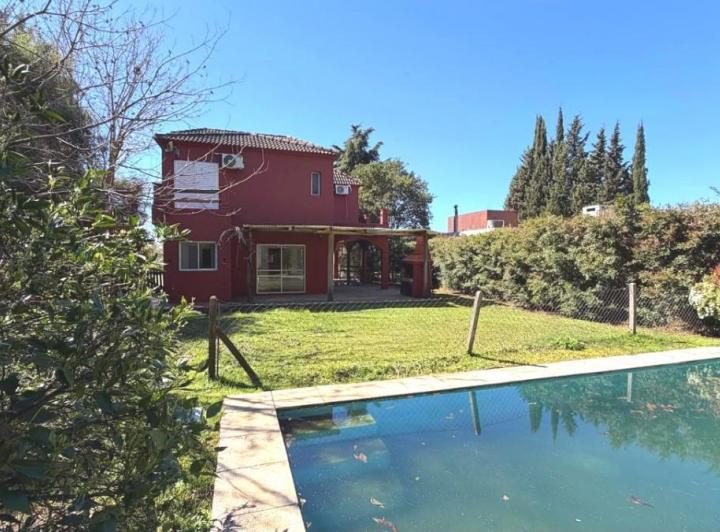 Casa · 143m² · 4 Ambientes · 1 Cochera