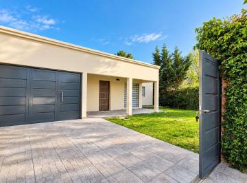 Casa · 157m² · 4 Ambientes · 1 Cochera · Venta Casa 4 Amb a Estrenar Barrio Los Pioneros