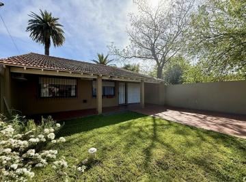 Casa · 140m² · 5 Ambientes · 3 Cocheras · Casa 5 Ambientes con Amplio Jardin y Pileta Monroe 469 Glew