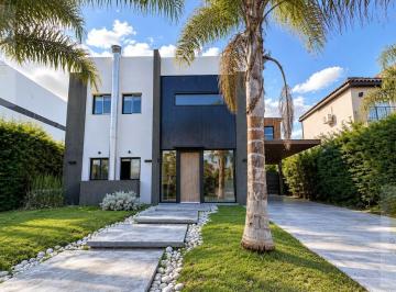 Casa · 263m² · 7 Ambientes · 4 Cocheras · Casa en Venta en Altos de Hudson II