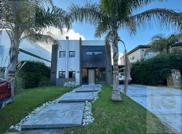 Casa · 263m² · 7 Ambientes · 4 Cocheras · Casa en Venta en Altos de Hudson II
