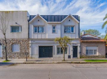 Casa · 226m² · 5 Ambientes · 1 Cochera · Venta Casa 5 Amb Reciclada con Piscina y Quincho