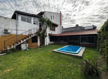 PH · 70m² · 3 Ambientes · 1 Cochera · PH 3amb C/ Patio y Pileta