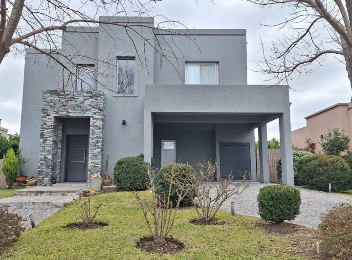 Casa · 148m² · 4 Ambientes · 1 Cochera