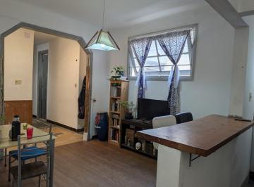 Casa · 76m² · 5 Ambientes · Casa de Altos, Muy Amplia. Acepta Banco